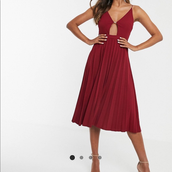 SOLD Red pleated midi dress - Picture 3 of 7